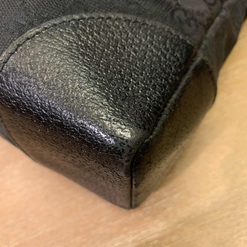 Gucci Black Monogram Messenger Bag - Picture 15 of 16